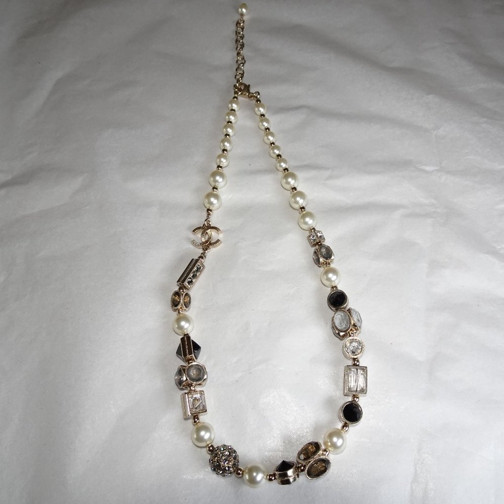 Chanel Pearl Crystal Necklace Vintage - Picture 4 of 14
